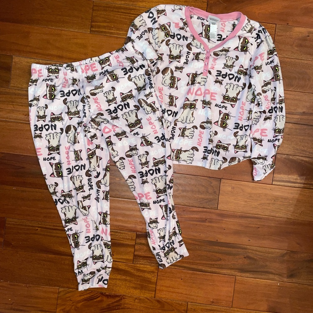 Grumpy Cat Women’s Size Large (12-14) Sleepwear
